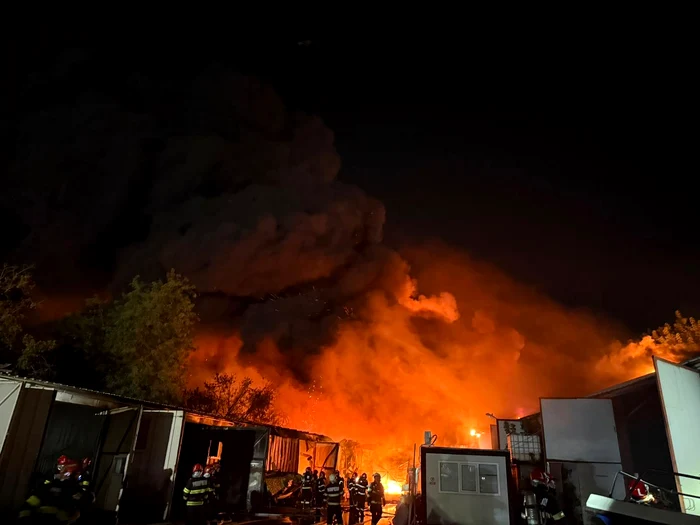 Incendiu puternic la o hală din Sectorul 1, RA-Alert transmis pentru locuitori