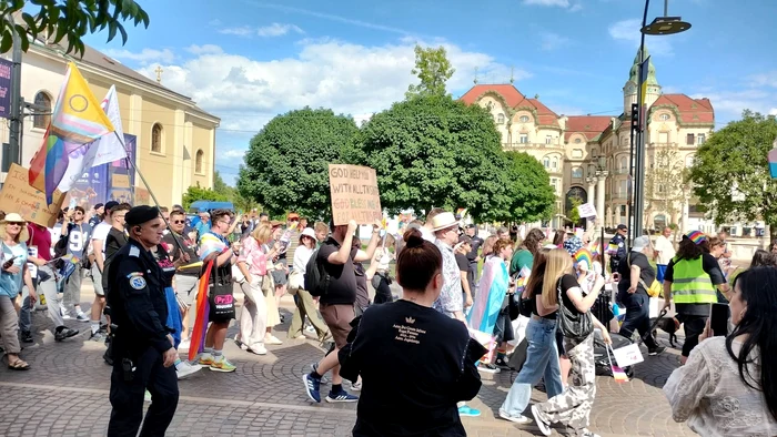 Marșul Oradea Pride 2026 a avut loc în centrul orașului; peste 700 participanți și sancțiuni din partea jandarmilor
