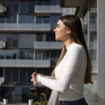 Apartamentele vechi rămân mai scumpe decât cele noi în mai multe orașe; ce cumperi cu 100.000 euro după un an de TVA 21%