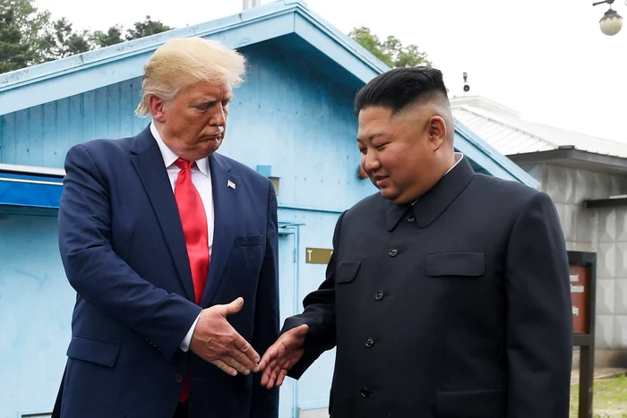 Donald Trump publică o fotografie alături de Kim Jong Un: „Ne înțelegem DE MINUNE!”