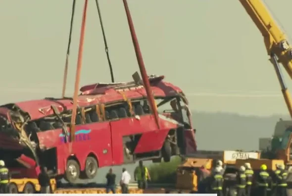 12 morți și cel puțin 10 răniți după răsturnarea unui autocar polonez pe autostrada M3 din Ungaria