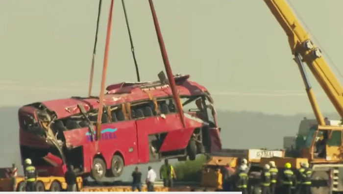 12 morți și cel puțin 10 răniți după răsturnarea unui autocar polonez pe autostrada M3 din Ungaria