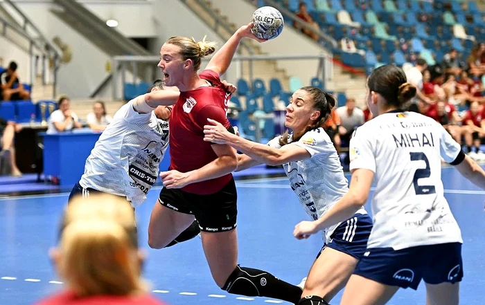 Gloria Bistrița, SCM Râmnicu Vâlcea și Rapid au câștigat trofee în turneele amicale înainte de noul sezon
