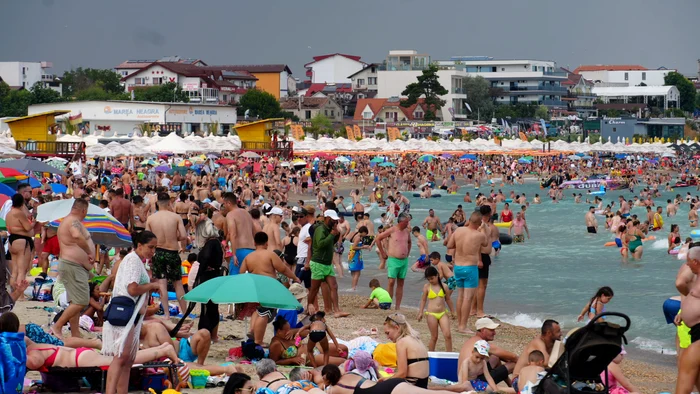 Peste 210.000 de turiști pe litoral de Ziua Marinei și Sfânta Maria; hotelurile, ocupate 100%