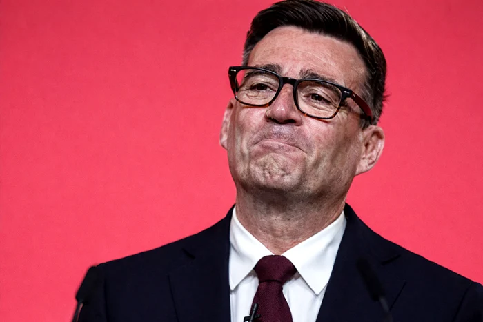 Premierul britanic Andy Burnham a comunicat prin mesaje cu o persoană care se dădea drept Susie Wiles, consilieră a lui Trump