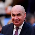 Bolojan critică finanțarea stadioanelor și sălilor supradimensionate: „Nu umplem tribuna nici cu toți cetățenii comunei”