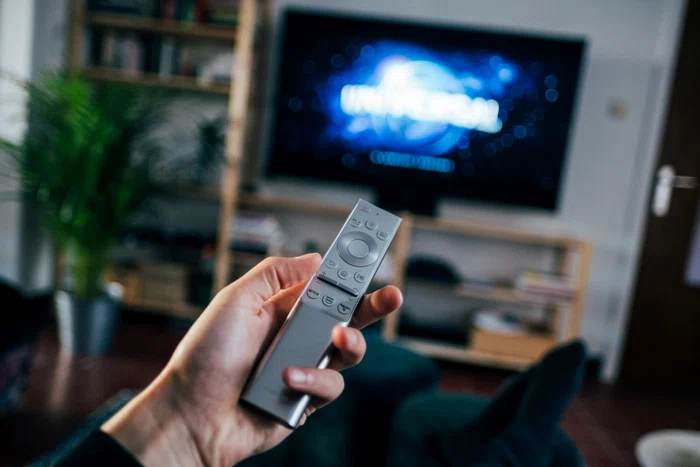 Sondaj EFOR: televiziunea rămâne sursa de încredere, TikTok preferat de publicul suveranist