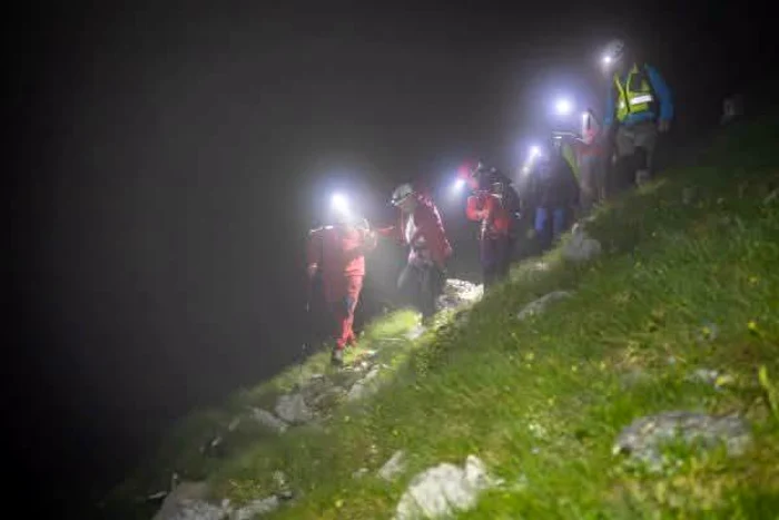 Un turist din Târgu Mureș a murit după ce a căzut într-o prăpastie în Munții Făgăraș; o tânără găsită după o căutare nocturnă