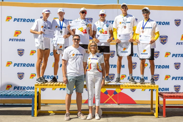 Ionela şi Marius Cozmiuc au premiat juniorii remarcabili la Campionatul Naţional de canotaj de la Iaşi