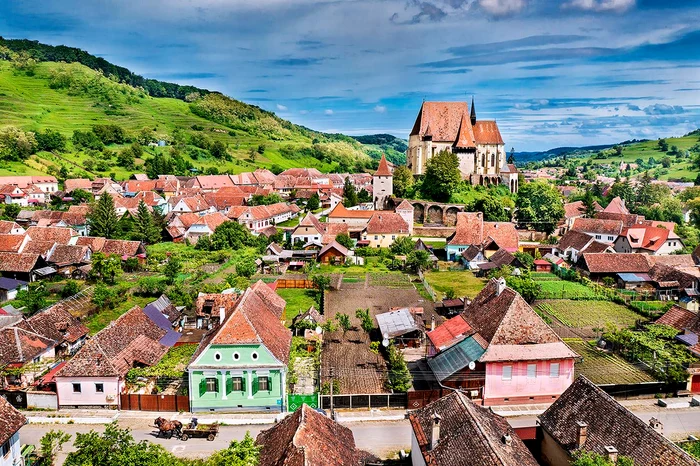 Colinele Transilvaniei, destinația de vară: sate UNESCO, gastronomie locală și festivaluri într-un singur itinerar