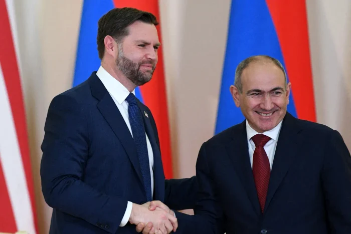 Pașinian echilibrează între SUA și Rusia, în timp ce influența Franței în Armenia scade