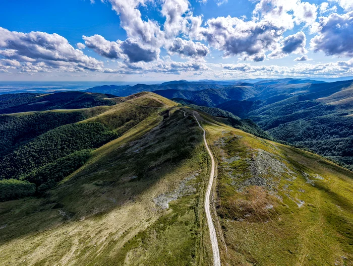 Două drumuri din România, între cele mai spectaculoase rute de condus din Europa. Unde se situează Transfăgărășanul