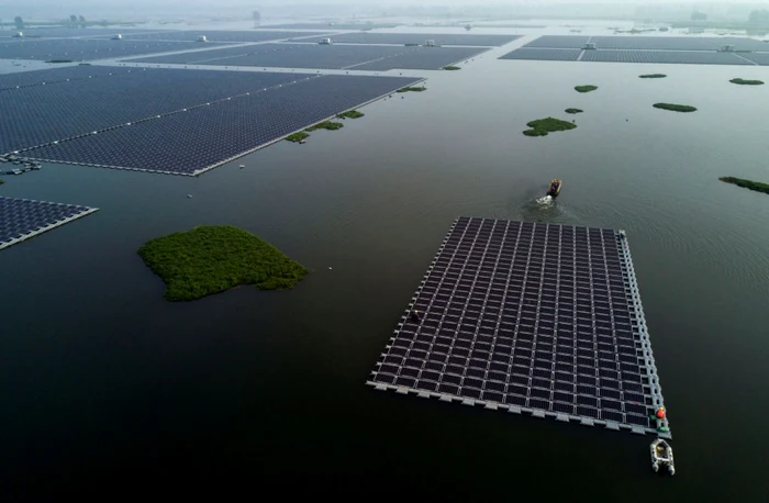 China a respins cantități uriașe de energie solară și eoliană, pe fondul rețelelor suprasolicitate
