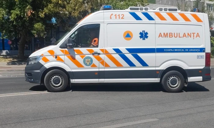 Un gălățean a lovit cu mașina soția pe trecerea de pietoni; a fost oprit de trecători