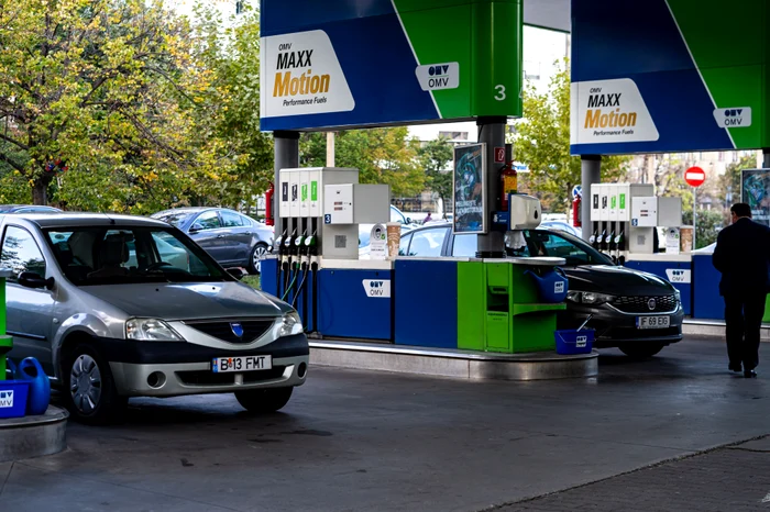 Benzina se ieftinește ușor, motorina rămâne peste 10 lei pe litru — situația prețurilor la carburanți, 19 august