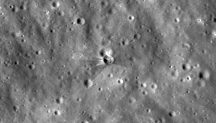 NASA publică imagini cu craterul format pe Lună după prăbușirea unei rachete SpaceX