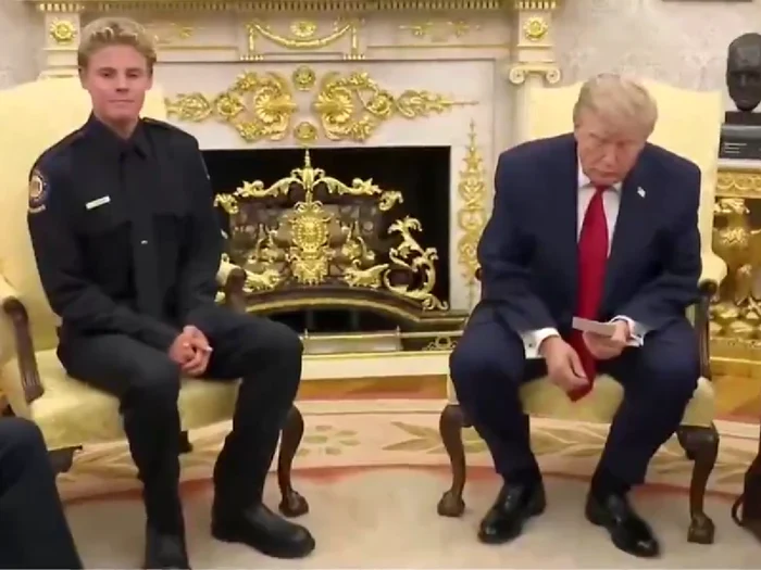 Trump surprins cu o fișă de notițe la Casa Albă în timpul întâlnirii cu un tânăr salvamar