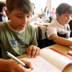 „Clopoțelul Prieteniei” revine: obiectiv 1.000 de copii sprijiniți înainte de începerea școlii
