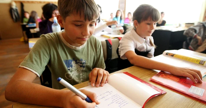 „Clopoțelul Prieteniei” revine: obiectiv 1.000 de copii sprijiniți înainte de începerea școlii
