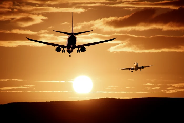 Companiile aeriene refuză să reducă tarifele, chiar dacă kerosenul s-a ieftinit