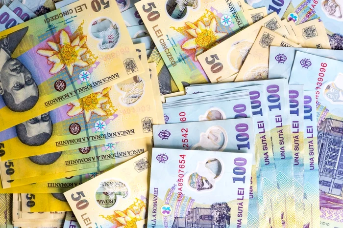 Datoria publică a României a depășit 60% din PIB; legea impune înghețarea cheltuielilor cu salariile și asistența socială