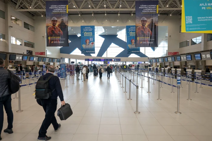 Doi români prinși la Otopeni cu aproape 36.000 de lire nedeclarate; amendați și banii reținuți