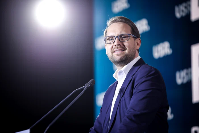 Fritz reconfirmat în fruntea USR; la Timișoara are loc un miting de susținere după decizia CCR