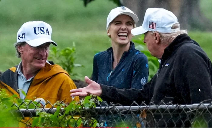 Cine este Natalie Harp, asistenta care îl urmează îndeaproape pe Donald Trump