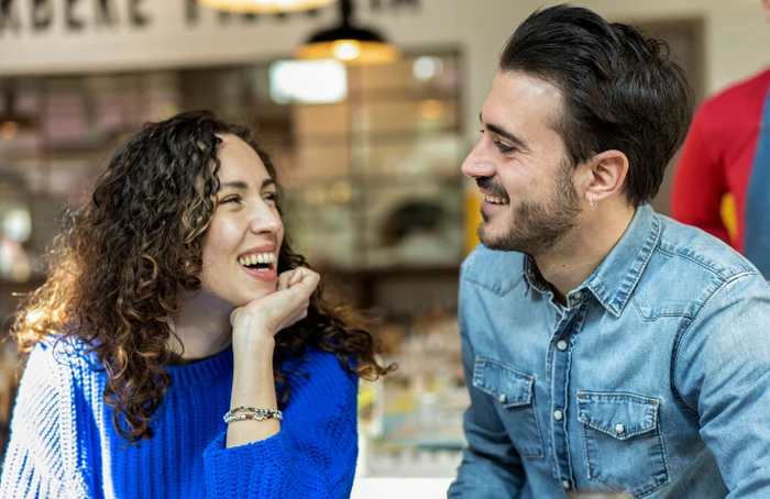 De ce e tot mai greu să găsim un partener, deși avem Tinder și rețele sociale?