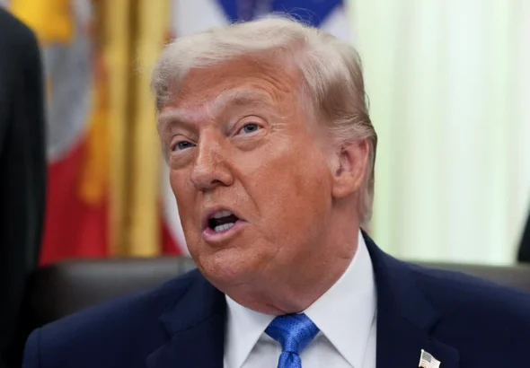 Trump anunţă reluarea negocierilor cu Iranul după amânarea unui atac