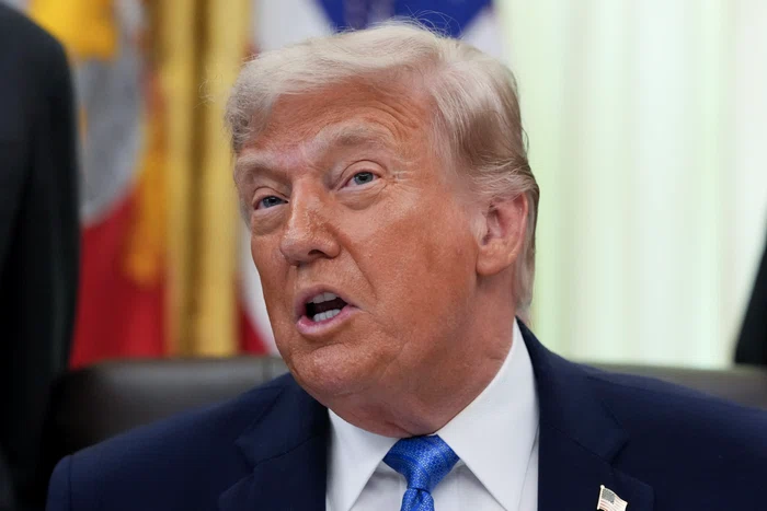 Trump anunţă reluarea negocierilor cu Iranul după amânarea unui atac