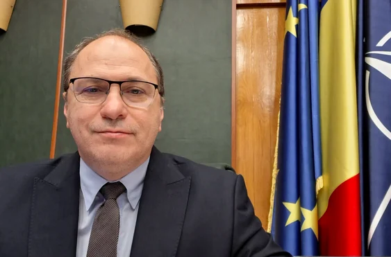 Ministrul Educaţiei: bursa socială nu e alocaţie; propunerea elimină plata în vacanţe pentru a prioritiza perioada şcolară
