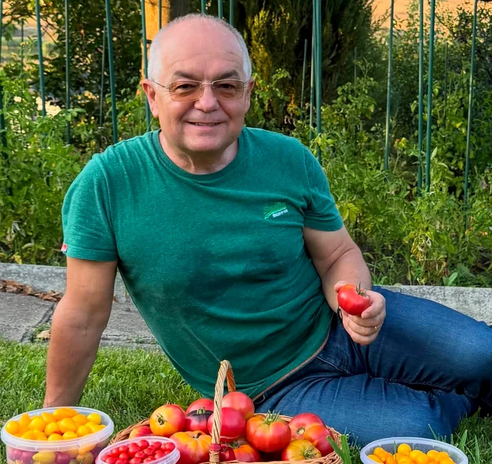 Emil Boc, mândru de primele roșii din grădină: „Niciun magazin nu oferă această satisfacție”