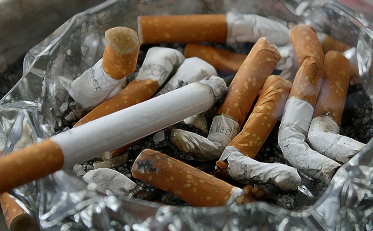 UE vrea majorarea accizelor la tutun și extinderea taxării pentru vape, tutun încălzit și pliculețe cu nicotină