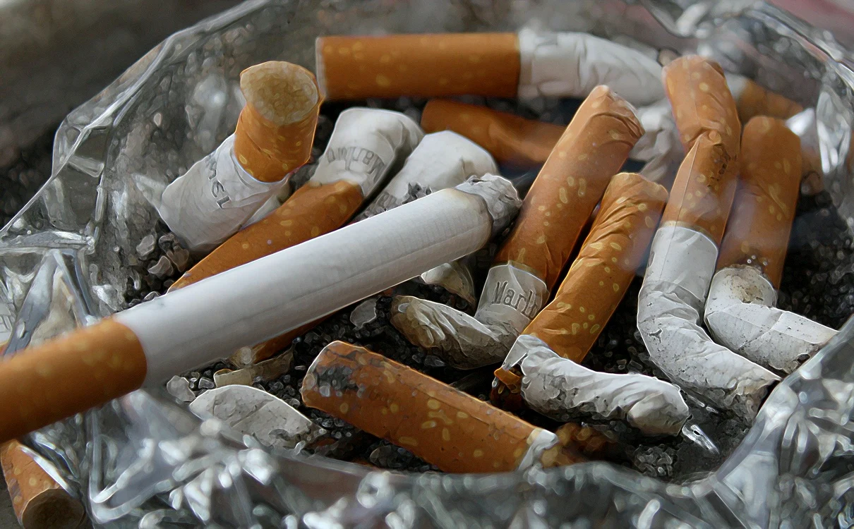 UE vrea majorarea accizelor la tutun și extinderea taxării pentru vape, tutun încălzit și pliculețe cu nicotină