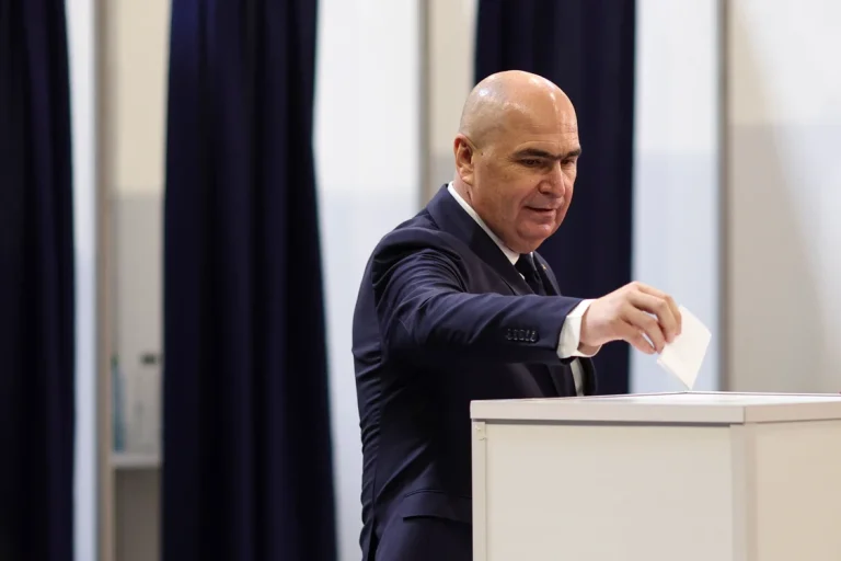 Bolojan schimbă liderii PNL din sectoarele Capitalei: Sanda Nicola la Sectorul 2, Pâslaru și Oana Gheorghiu la 3 și 4