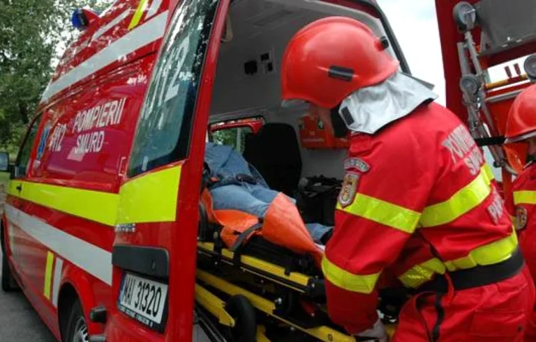 Un bărbat a murit după ce o mașină a căzut 300 m într-o prăpastie și a luat foc în zona Buila‑Vânturarița
