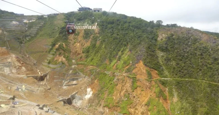 Copil de 7 ani lăsat singur câteva ore pe traseul muntelui Fuji de tatăl său, care a continuat ascensiunea