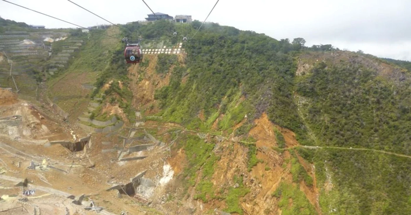 Copil de 7 ani lăsat singur câteva ore pe traseul muntelui Fuji de tatăl său, care a continuat ascensiunea