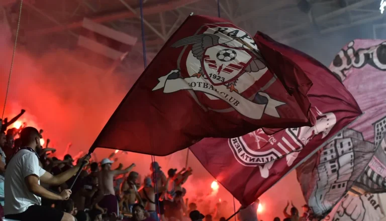 Patru suporteri ai Rapidului reținuți după ce ar fi bătut un cetățean pakistanez înaintea derby-ului cu CFR Cluj