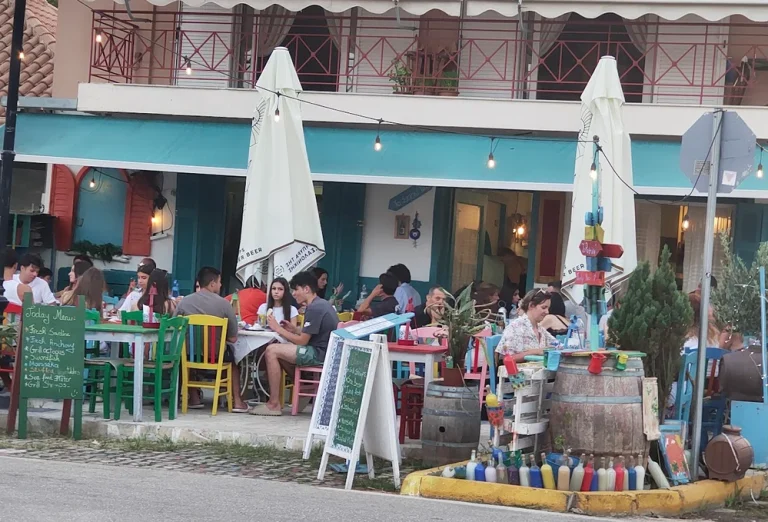 Lucrători din turismul grec au clasat turiștii: japonezii și coreenii, printre preferați; românii, lăudați