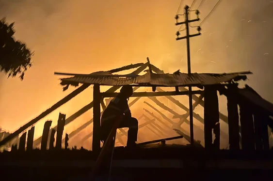 Incendiu puternic în Florești: locuință, garaj și mai multe anexe distruse