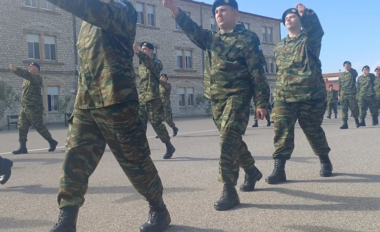 Grecia reduce la 9 luni serviciul militar pentru o categorie de tineri născuți în 2008