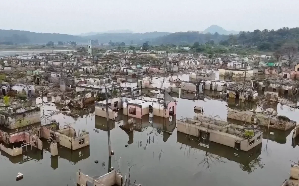Un sat înghițit de ape reapare în Indonezia după decenii din cauza secetei