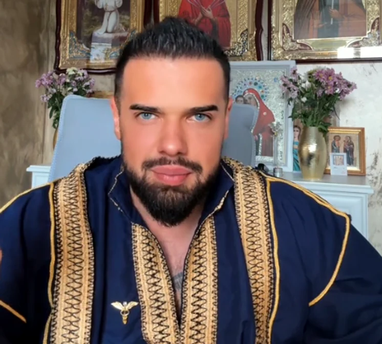 Un tânăr de pe TikTok, care se prezintă drept „maestru spiritual”, vinde icoane numite „Toiag al Îngerilor”. Reacția BOR