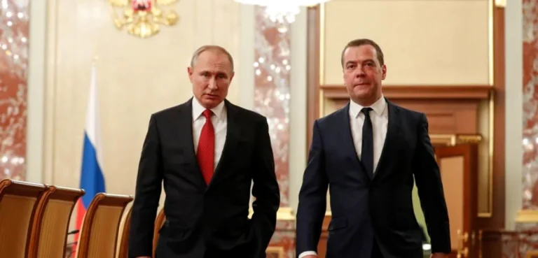 Putin şi Medvedev promit „recuperarea” teritoriilor în faţa alegerilor parlamentare
