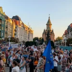 Câteva sute de timișoreni au ieșit din nou în Piața Operei în semn de susținere pentru Dominic Fritz