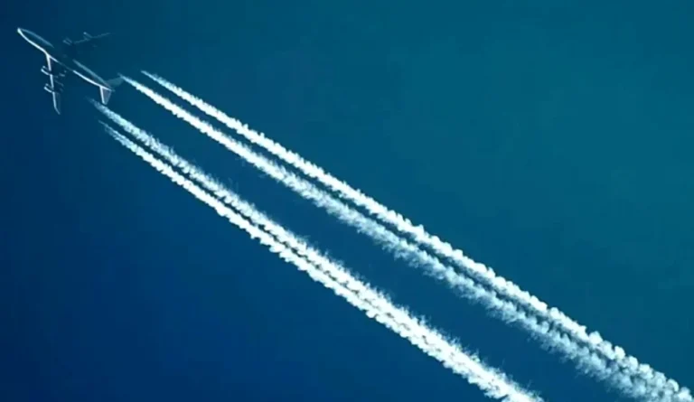 Proiect de 5 milioane lire foloseşte AI pentru a evita dârele de condensare care încălzesc atmosfera