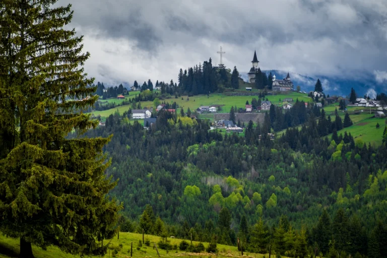 Patrimoniul rural — rețetă de salvare pentru sate sau simplă imagine de Instagram?