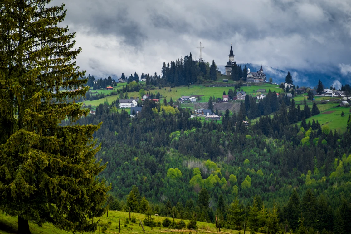 Patrimoniul rural — rețetă de salvare pentru sate sau simplă imagine de Instagram?